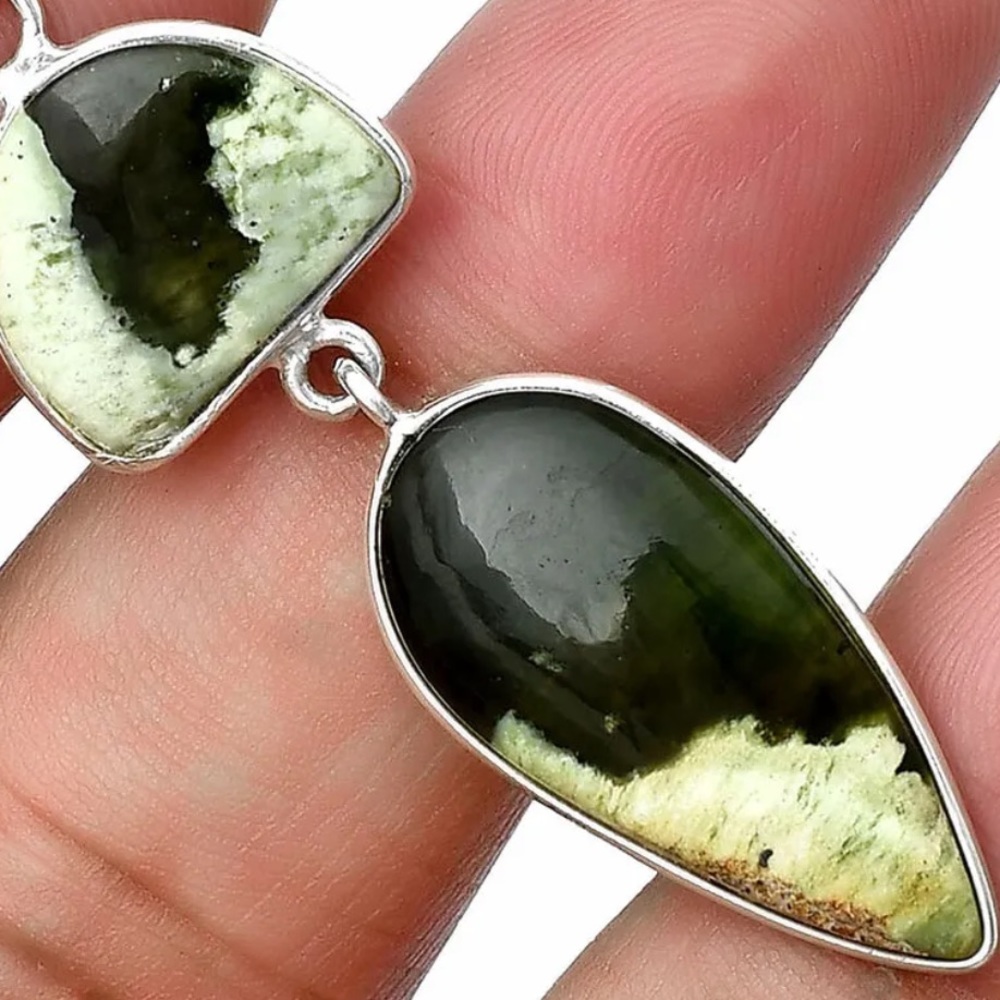 Chrome Australian Chalcedony Gemstone pendant - Picture 2 of 2